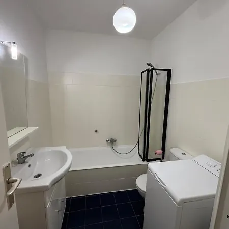 아파트 Cozy With Balcony Close To Garibaldi