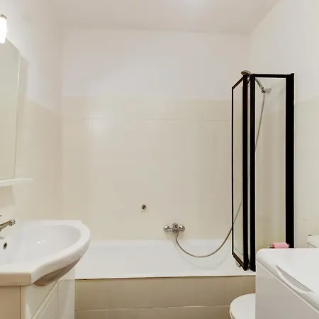 아파트 Cozy With Balcony Close To Garibaldi