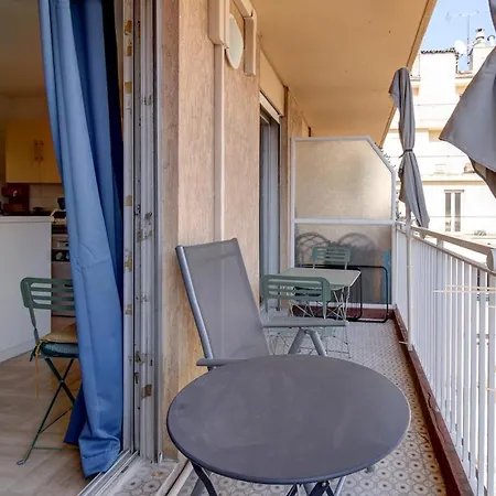 Cozy With Balcony Close To Garibaldi *