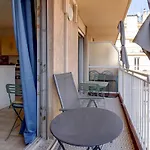 Cozy With Balcony Close To Garibaldi *