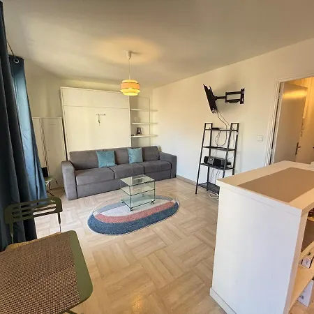 Cozy With Balcony Close To Garibaldi *