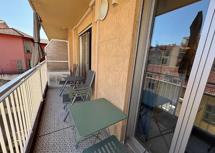 Cozy With Balcony Close To Garibaldi *
