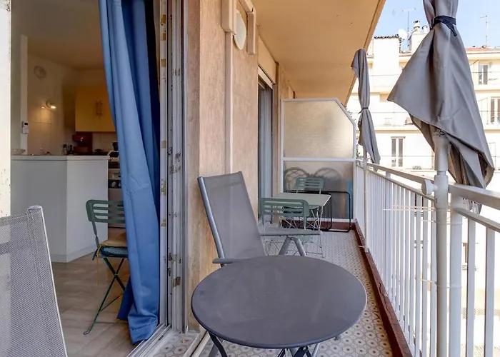 Cozy With Balcony Close To Garibaldi *