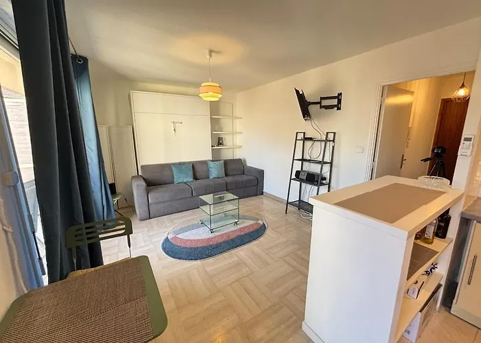 Cozy With Balcony Close To Garibaldi *