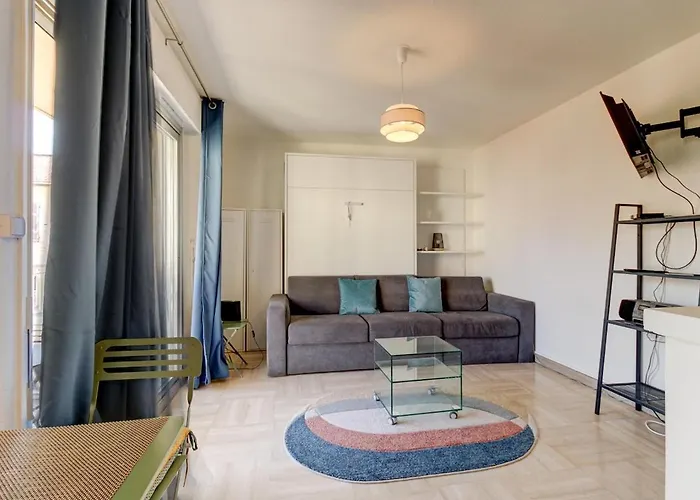 Cozy With Balcony Close To Garibaldi Apartmán