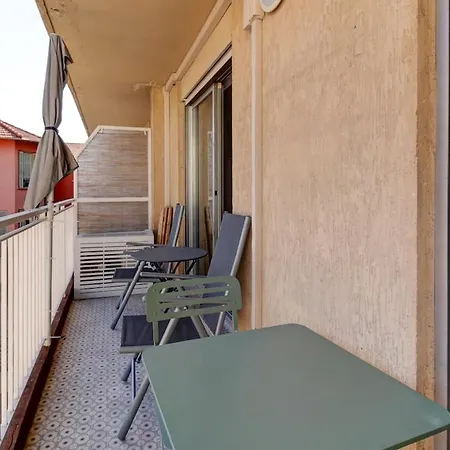 Cozy With Balcony Close To Garibaldi Apartament *